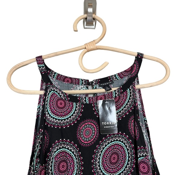 Torrid Challis Hi LO Dress Black Medallion Highneck Sleeveless Keyhole Size 2 2x - Picture 9 of 15